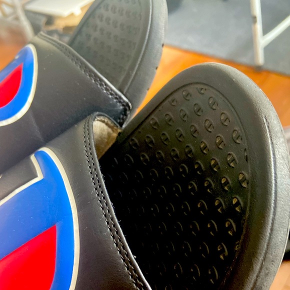 Champion Slides 🖤 - Picture 2 of 3